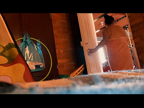 ❤️ Pakcik saya mengikut saya ke dalam bilik mandi, dia meniduri saya semasa saya mandi. ❤️ lucah super pada kami ️❤